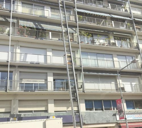 Location monte-meubles Monte-meubles en action